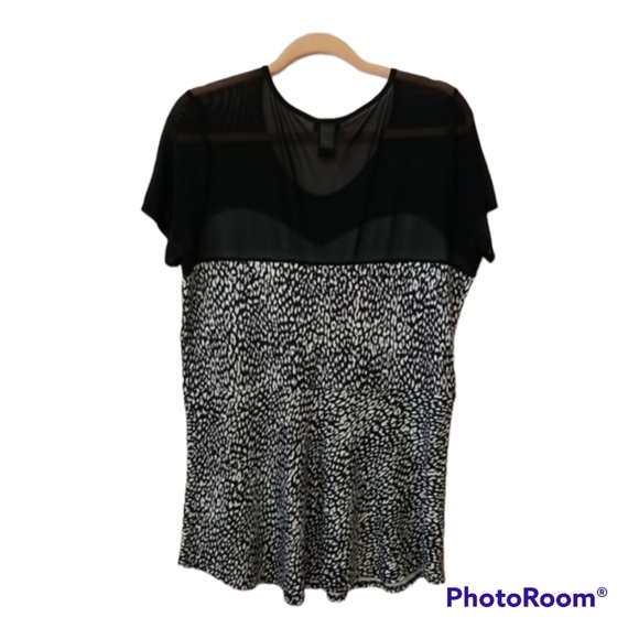 Torrid black and white peplum top, size 2X - Picture 12 of 16